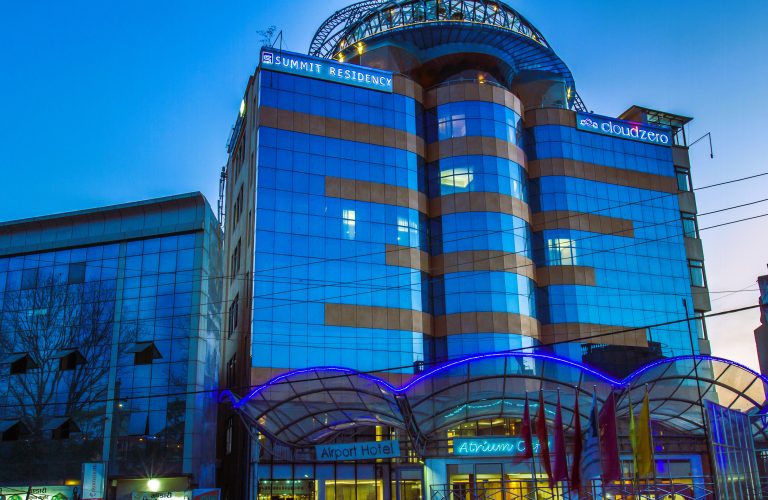 airport hotel front view of building